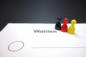 Wahlzettel schwarz rot gelb